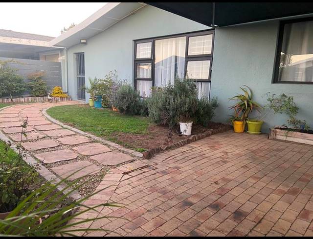 3 BEDROOM HOUSE FOR SALE IN OAKDALE